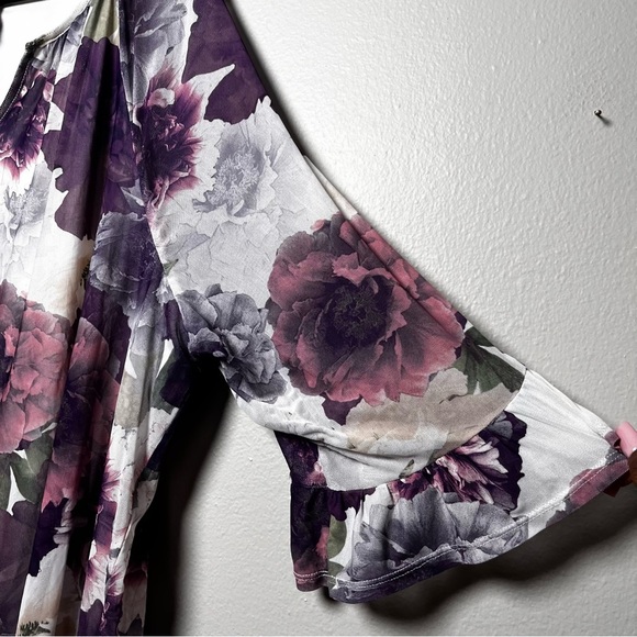 Catherines Women Top 2X White Purple Floral Split Neck 3/4 Sleeve Stretch Mesh - Picture 5 of 8